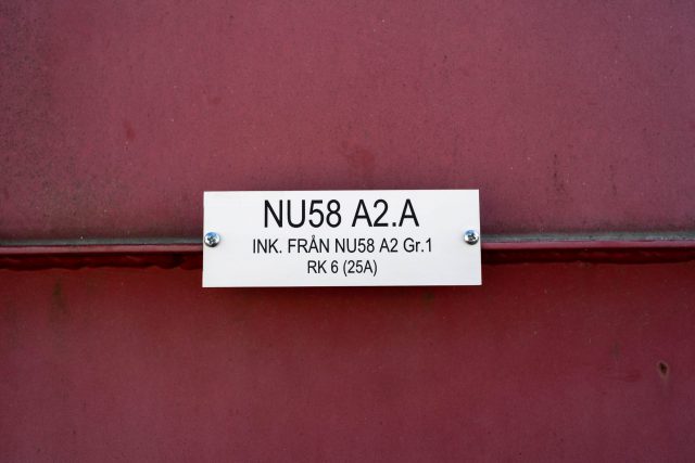Graverade plastskyltar